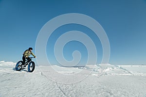 Fatbike (fat bike or fat-tire bike)