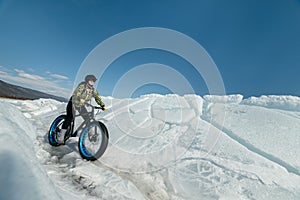 Fatbike (fat bike or fat-tire bike)