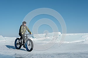 Fatbike (fat bike or fat-tire bike)