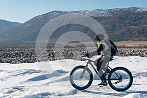 Fatbike (fat bike or fat-tire bike)