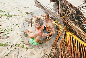 Father and son play in Robinzones, try to make a fire