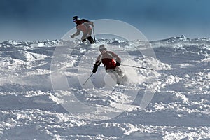 A einen sohn Skifahren 