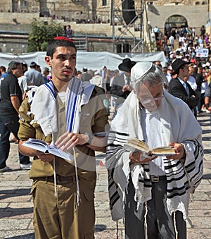 The father with the son - soldier