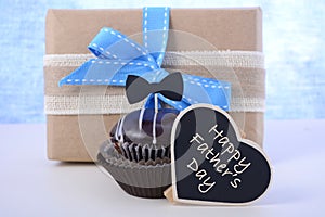 Fathers Day cupcake gift.