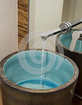 Faucet washbasin and water flow
