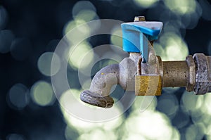 Faucet water with lock