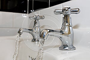 Faucets on the bath tub with running water