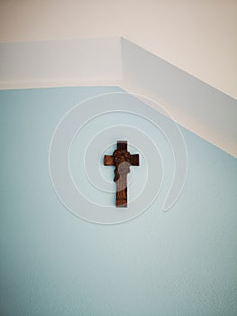 Feature domestic crucifixes.