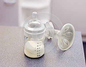 Feeding bottle