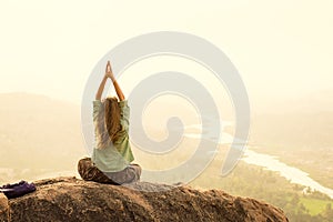 Feeling of freedom and freshness during morning meditation in I