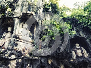 Feilai Feng grottoes