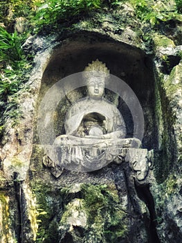 The Feilai Feng grottoes with fine buddhist stone carvings