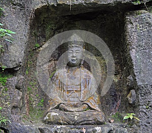 Feilai Feng grottoes with fine buddhist stone carvings