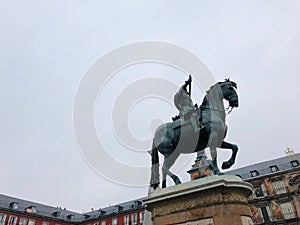 Felipe II statue in Plaza Mayor. photo