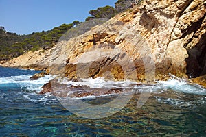 Felsen am Meer in Spanien