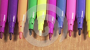 Felt-tip pens of various color lie in a row