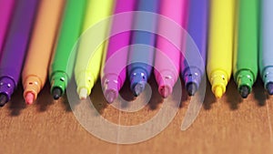 Felt-tip pens of various color lie in a row