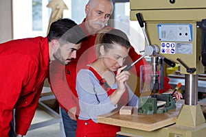 female apprentice using milling machine