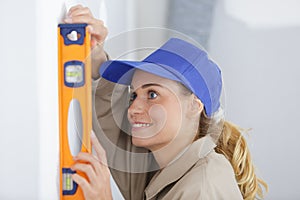 female builder using spirit level