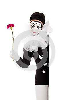 Žena klaun květina v ruce 
