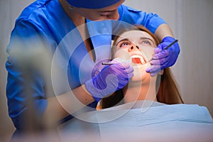 female dentists treating patient in a clinik