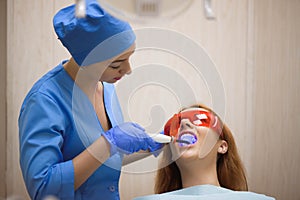 female dentists treating patient in a clinik