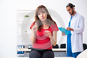 Female diabetic patient visiting young male doctor