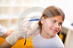 Female doctor examining little girl.