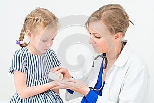 Female doctor giving vitamins.