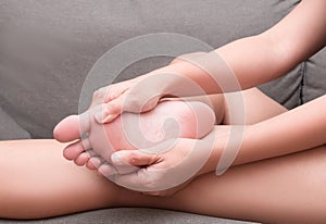 Female foot heel pain, Sesamoiditis syndrome