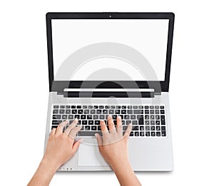 Una donna mani scrivere sul computer portatile. imprenditrice per affari sul computer portatile 