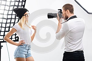 Female model poses sufficiently during photoshoot