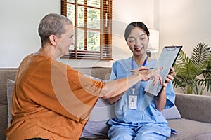 A female nurse holds a document collecting health examination information and recommends health examinations for a 60s