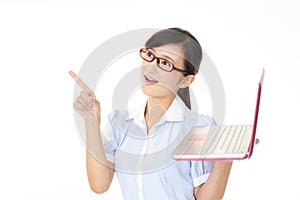 The female office worker who poses happy