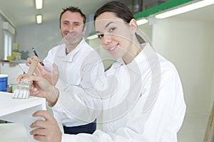 Female painter and male painter