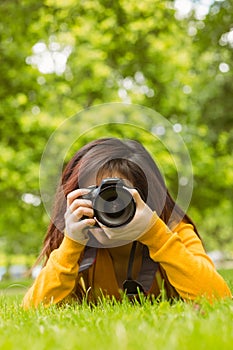 Eine Frau fotograf auf der 