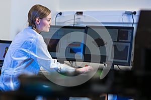 Female researcher carrying out research in a physics/chemistry lab