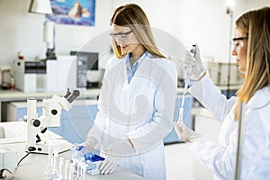 Female researchers in white lab coat working in the laboratory