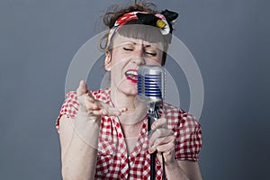 Female rocker and vocal artist with retro style performing