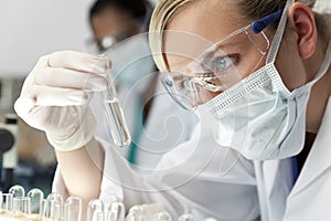 Una donna scienziato laboratorio 