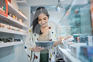 female seller checking the vape mods inside the display table