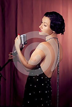 Female singer with the retro microphone