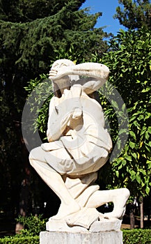 Female statue representing the fear