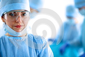 Una mujer cirugía en Operacional 