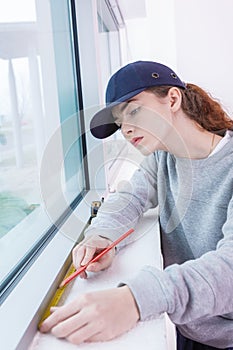 Female window installer measurement window