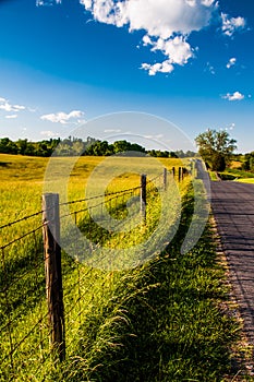 Fence and farm field along a road in Antietam National Battlefield
