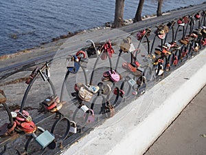 A fence in the port, decorated with castles, a wedding tradition for the whole family