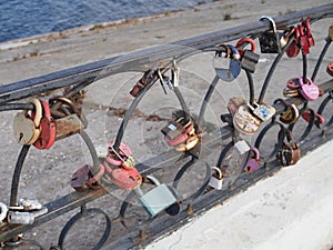 A fence in the port, decorated with castles, a wedding tradition for the whole family