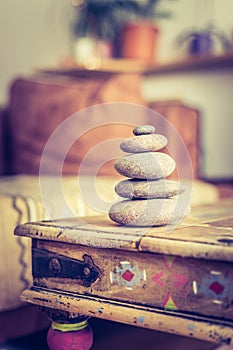 Feng Shui: Stone cairn in the living room, balance and relaxation