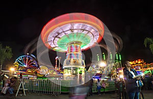 Feria juegos mecanicos light trail rides night long exposure